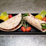 Tortillas (impasto di carni bovine e suine con olio "marinatura provenzale" e pecorino romano, insalata)